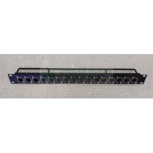 Rack-be építhető16 XLR aljzat papa csatlakozóval