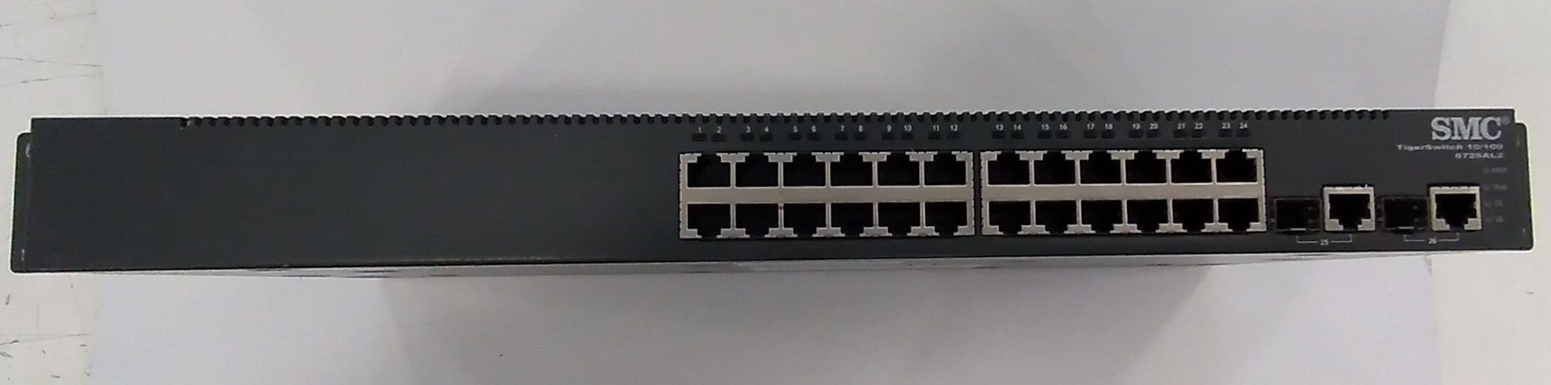 SMC Networks Tiger Switch 10/100 6726AL2 Switch - Image 7