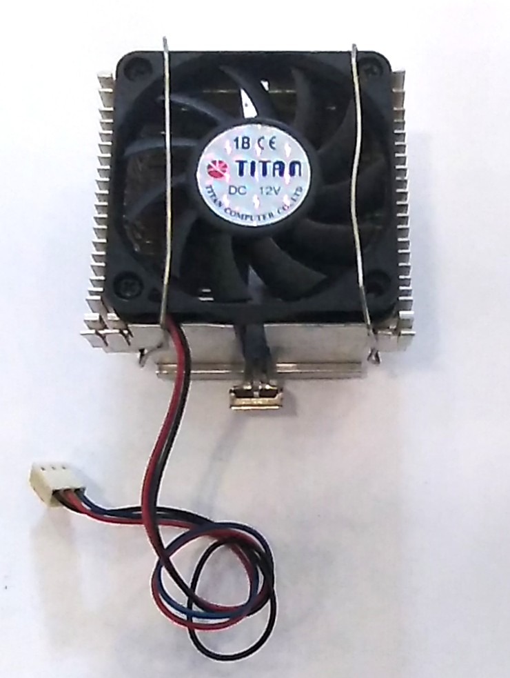 Titan márkájú Processzorhűtő (CPU-hűtő)