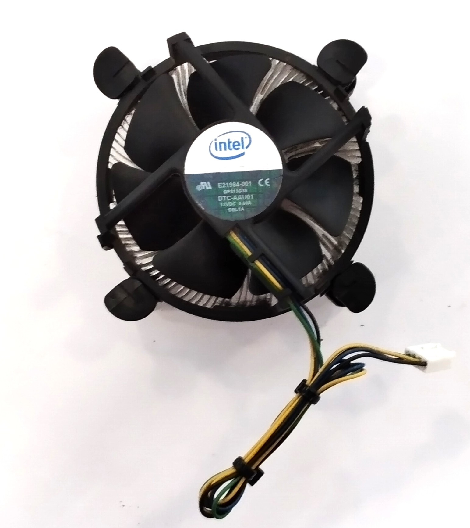 Intel E21984-001 típusú gyári processzorhűtő.