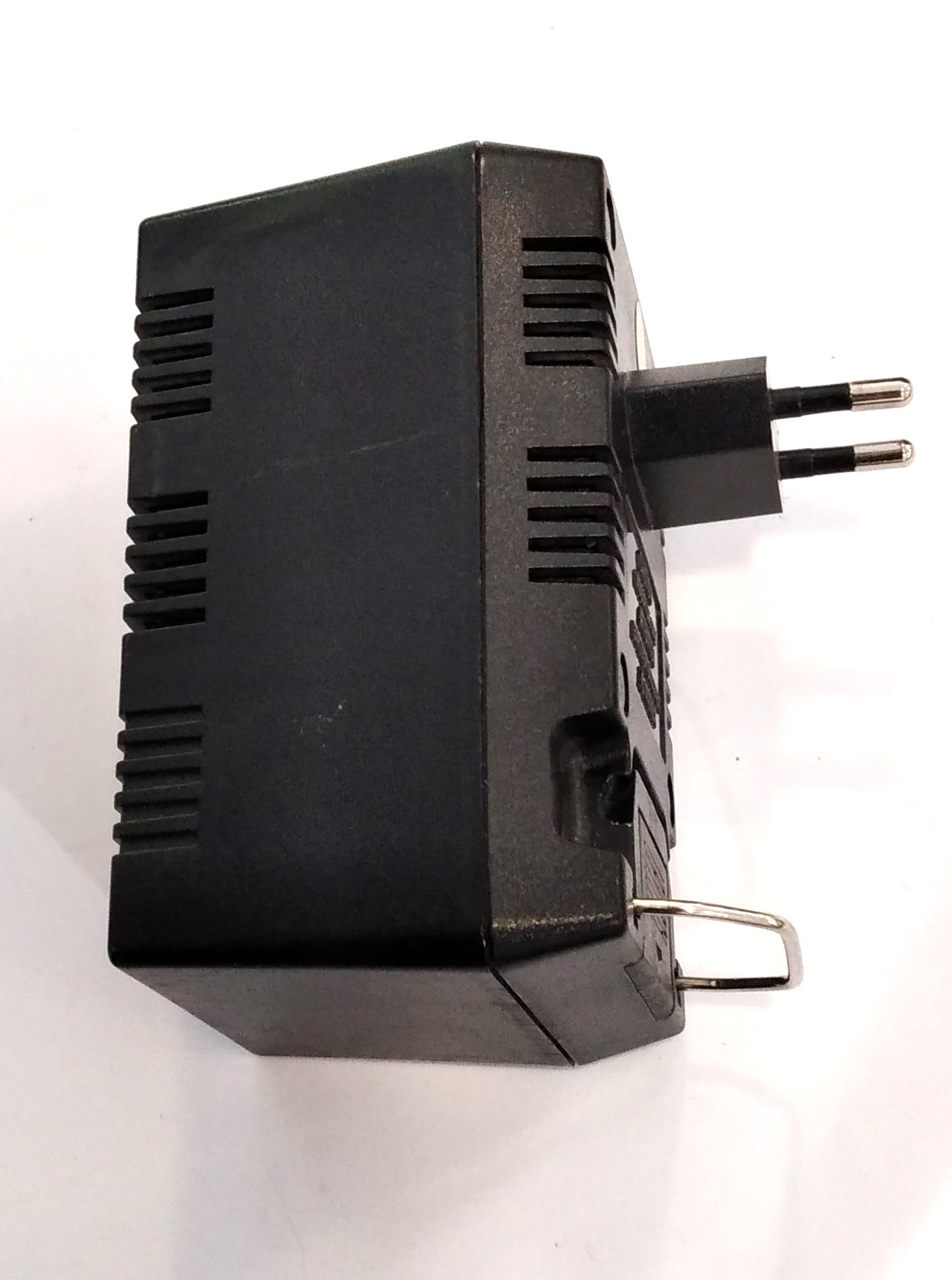 Voltage Valet V85 típusú, 85 wattos feszültségátalakító trafó