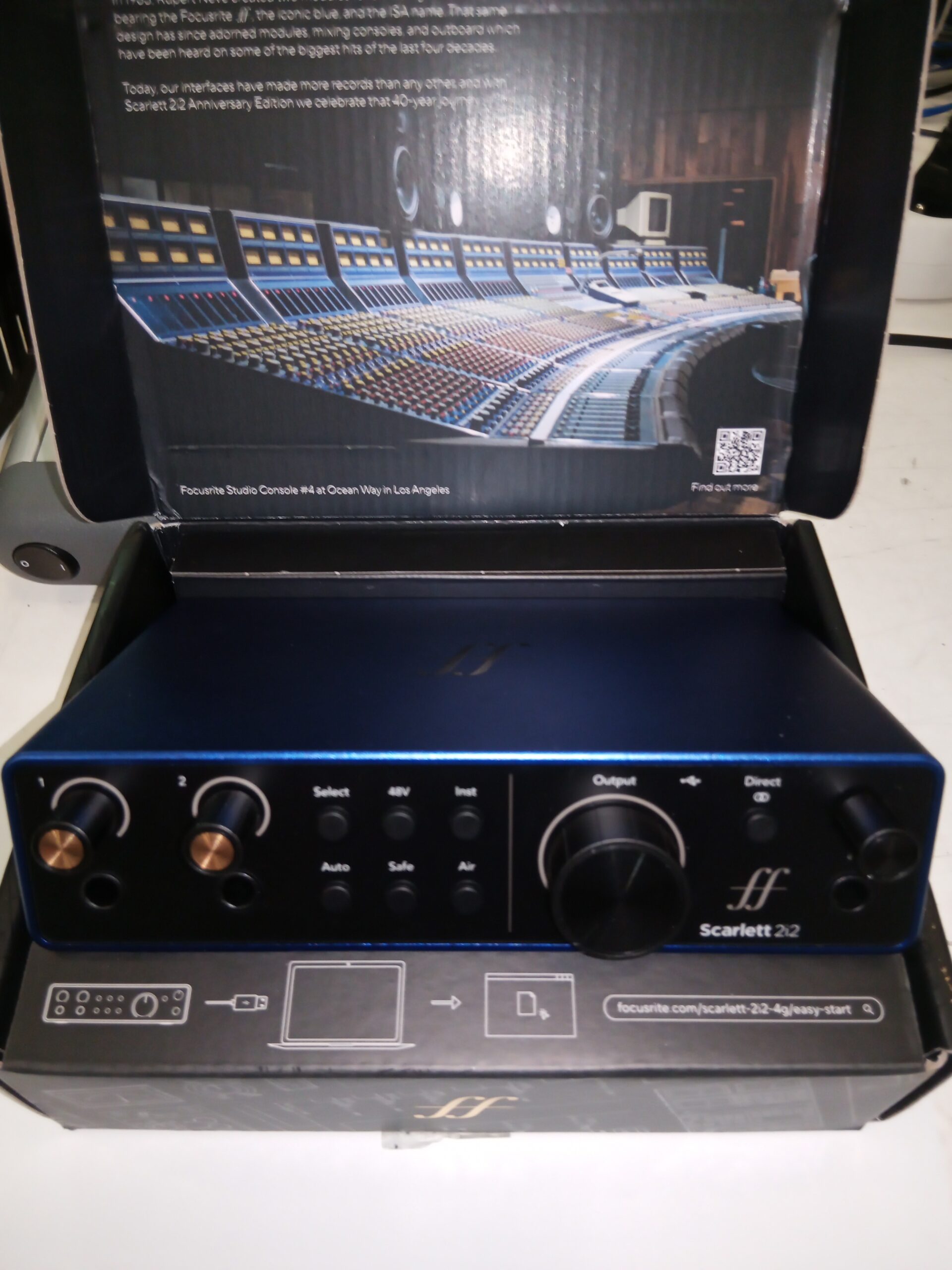 Focusrite Scarlett 2i2 Anniversary Edition Stúdió USB hangkártya